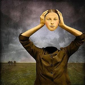 Sigo sin entender las actitud encaradora, homofobica e innecesaria.