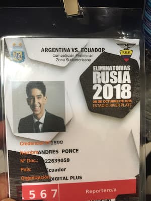 Es normal que salgas muy distinto en la foto de la credencial, pero que...