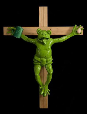 Una rana crucificada expuesta en el nuevo Museo de Arte Moderno de Bolzano desata las críticas