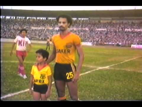 1981…solo minutos antes del partido Barcelona-LDUQ