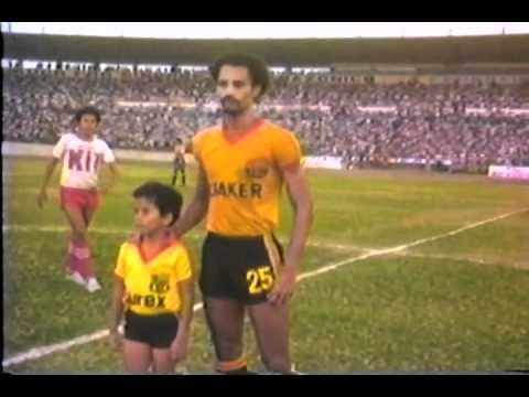 1981...solo minutos antes del partido Barcelona-LDUQ
