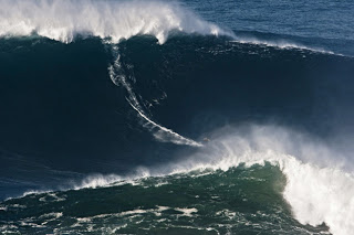 Nuevo record de ola mas grande surfeada.