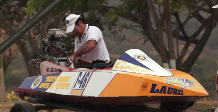 El último constructor de botes de carrera del Guayas(video)